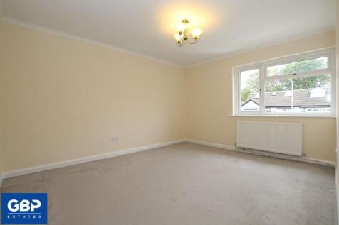 Austral Drive, Hornchurch, RM11 photo 5
