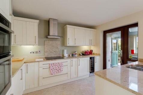 4-bed-house-prestbury (21).jpg