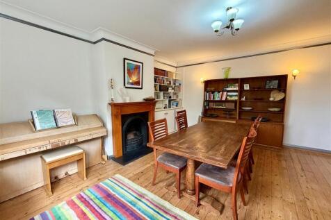 Cedar Road, Berkhamsted photo 3