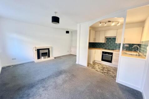 Canterbury Drive, Whitleigh, Plymouth photo 3