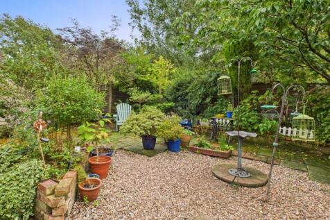 CAM03729G0-PR0133-STILL012