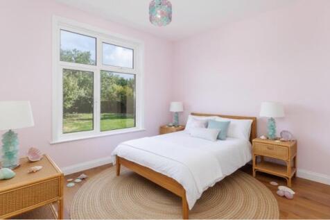 Virtual staging of the bedroom