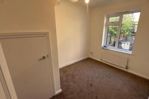 Chichester Way, London E14 photo 3