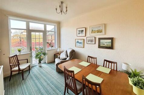 Sitting/Dining Room