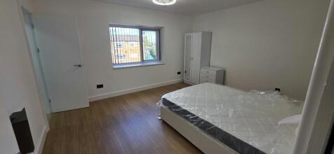 Leeds Road, Rothwell, Leeds photo 2