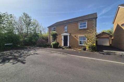 Four bedroom detached house for sale