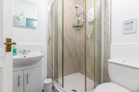 Bedroom Two En-Su...