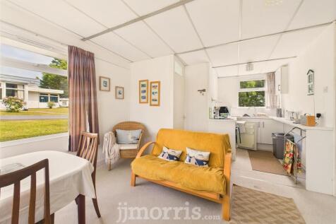 Lounge/Kitchen Area (Open plan)