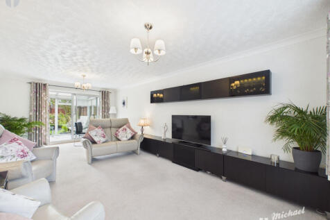 CAM03218G0-PR0977-STILL006