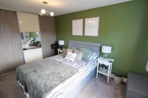 Master Bedroom Dual Aspect