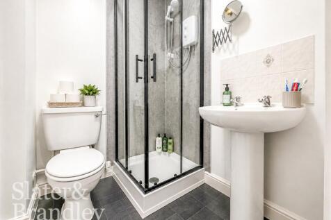 Flat 2 3 Chestnut Grove, Nottingham, NG3 5AD photo 4