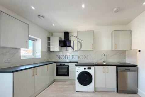 TWO BEDROOM SPLIT-LEVEL FLAT IN FELTHAM