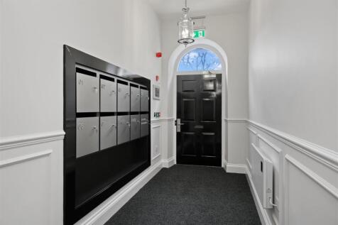 COMMUNAL ENTRANCE HALL