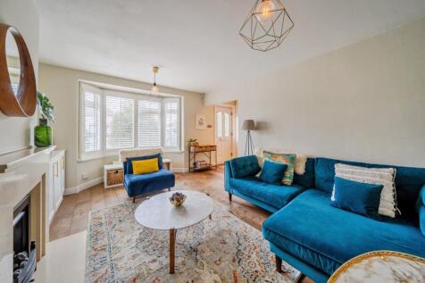 3-bed semi-detached on Wendover Road, London, SE9, £2,400/mo