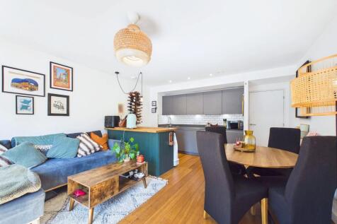 Kitchen / Living Area