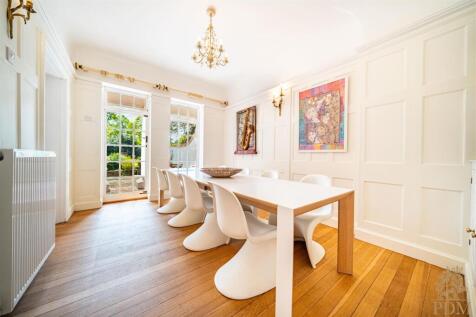 25044- 20 Arlington Drive_026.jpg