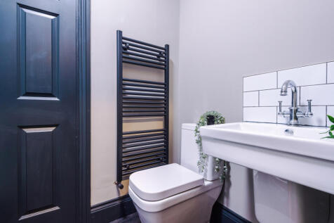 Flat K, HF, Bathroom 1