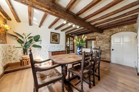 High Road, Manthorpe, NG31 photo 5