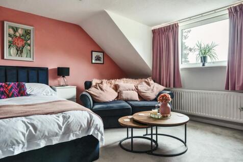 1301062-18-6835b74fa0c63.nef