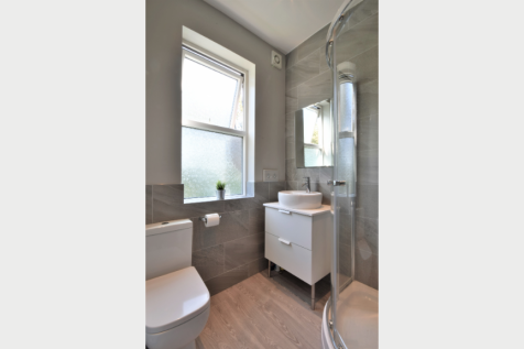 7 BED - HARCOURT ROAD - CROOKESMOOR photo 5
