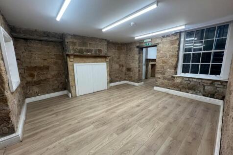Retail Property (high street) to rent Image 4