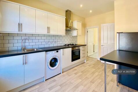 Modern Spacious Kitchen