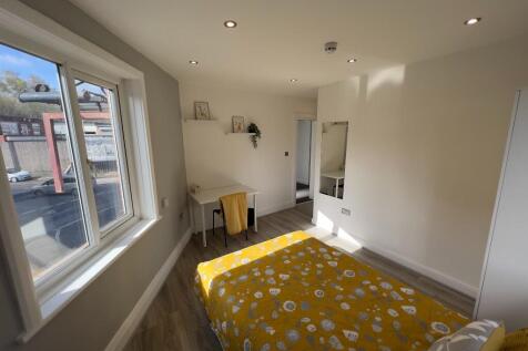 2, Tong Road, Leeds, West Yorkshire, LS12 photo 4