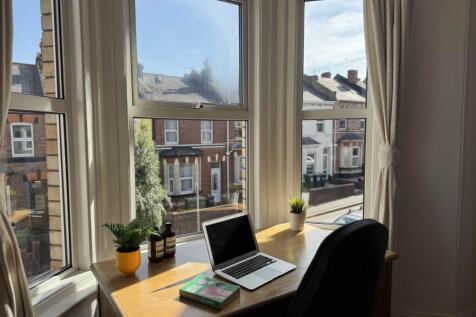 5-bed house on Pinhoe Road, Exeter, , £4,073/mo