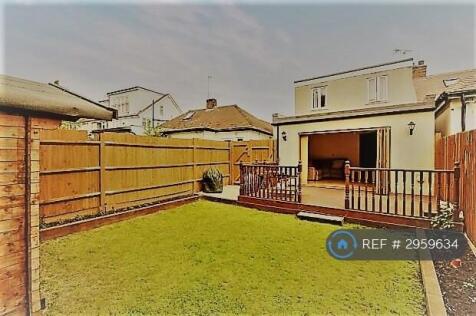 Pavilion Way, Ruislip, HA4 photo 3