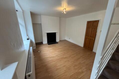 2-bed terraced on Halifax Road, Keighley, BD21, £650/mo