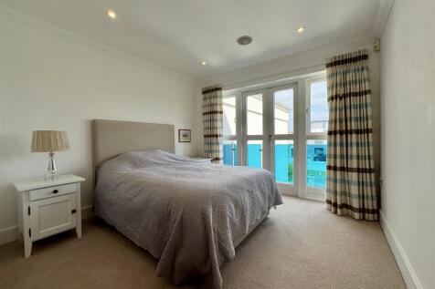 MASTER SUITE / BEDROOM 1