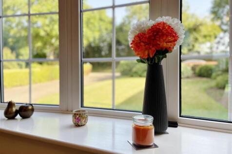 Lounge Window Feature