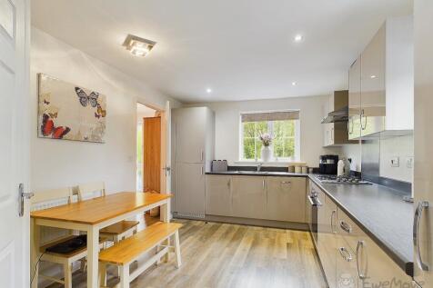 EweMove - Sycamore Drive - KItchen