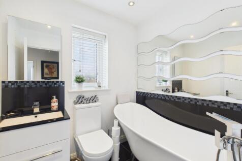 CAM03729G0-PR0056-STILL037