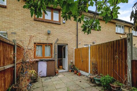 15 Meadow Close-2.jpg