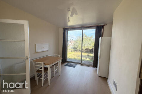 Carlton Crescent, LUTON photo 3