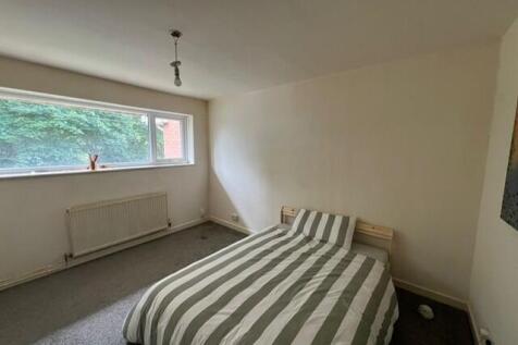 Norwich Drive, Upton photo 4