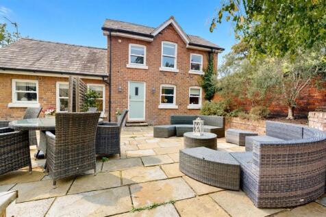 Coach House, To Let