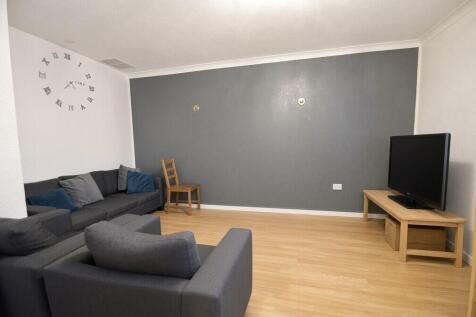 Cherrywood Avenue, Englefield Green photo 4