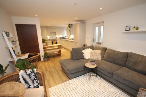 Bournemouth, BH8 - property photo