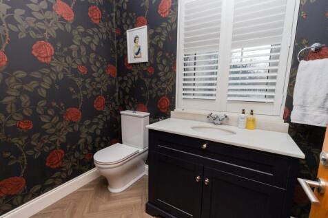 4 bed, 3 bath Detached in Glasgow - Photo 46