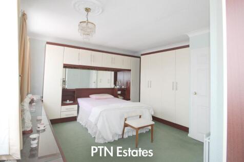 bedroom 1 light .jpg