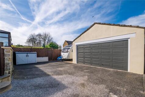 Garage/Driveway
