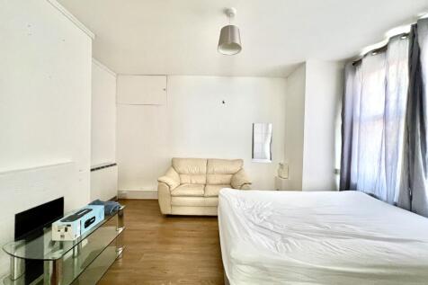 Lounge/Bedroom