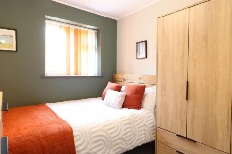 82 Arlington Drive Room 3 5.JPG