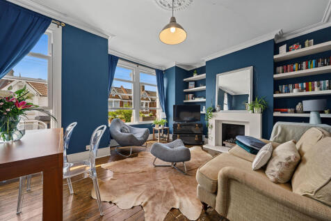3-bed flat on Honeybrook Road, SW12 , £3,600/mo