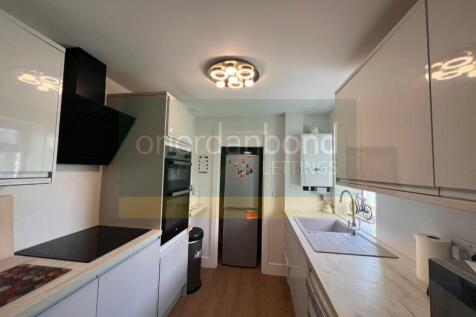 Ewenfield Road, Finedon, Northamptonshire NN9 photo 5