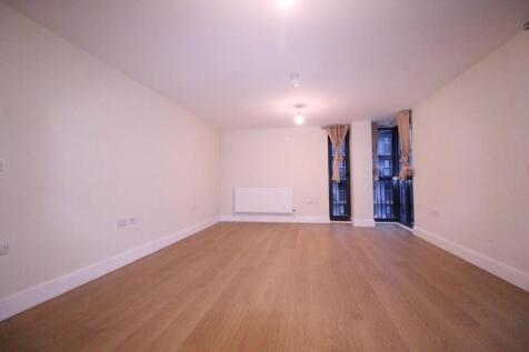 Three Bedroom Flat in Charter House