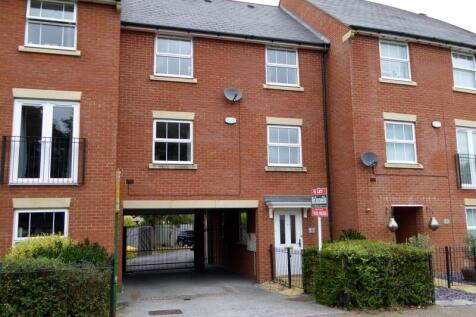 3 bed terraced house to rent Pinewood Place, Dart