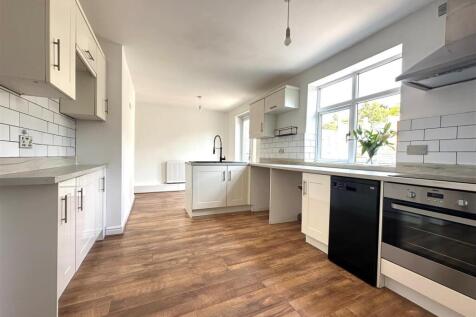 kitchen x 4.jpg
